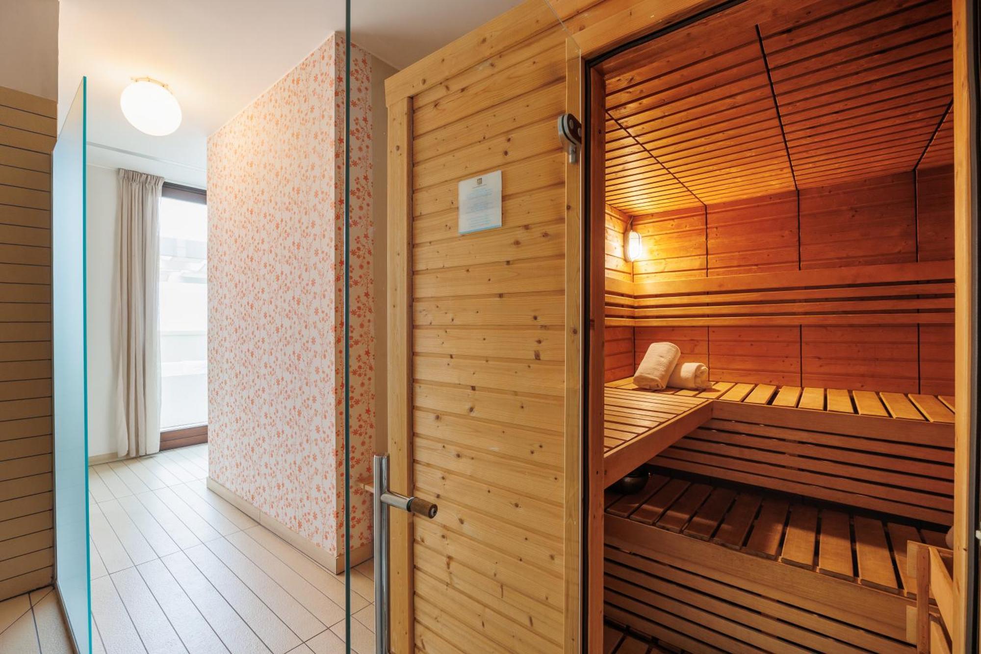 iH 호텔 바리 그란데 알베르고 델레 나지오니 외부 사진 A modern Finnish sauna