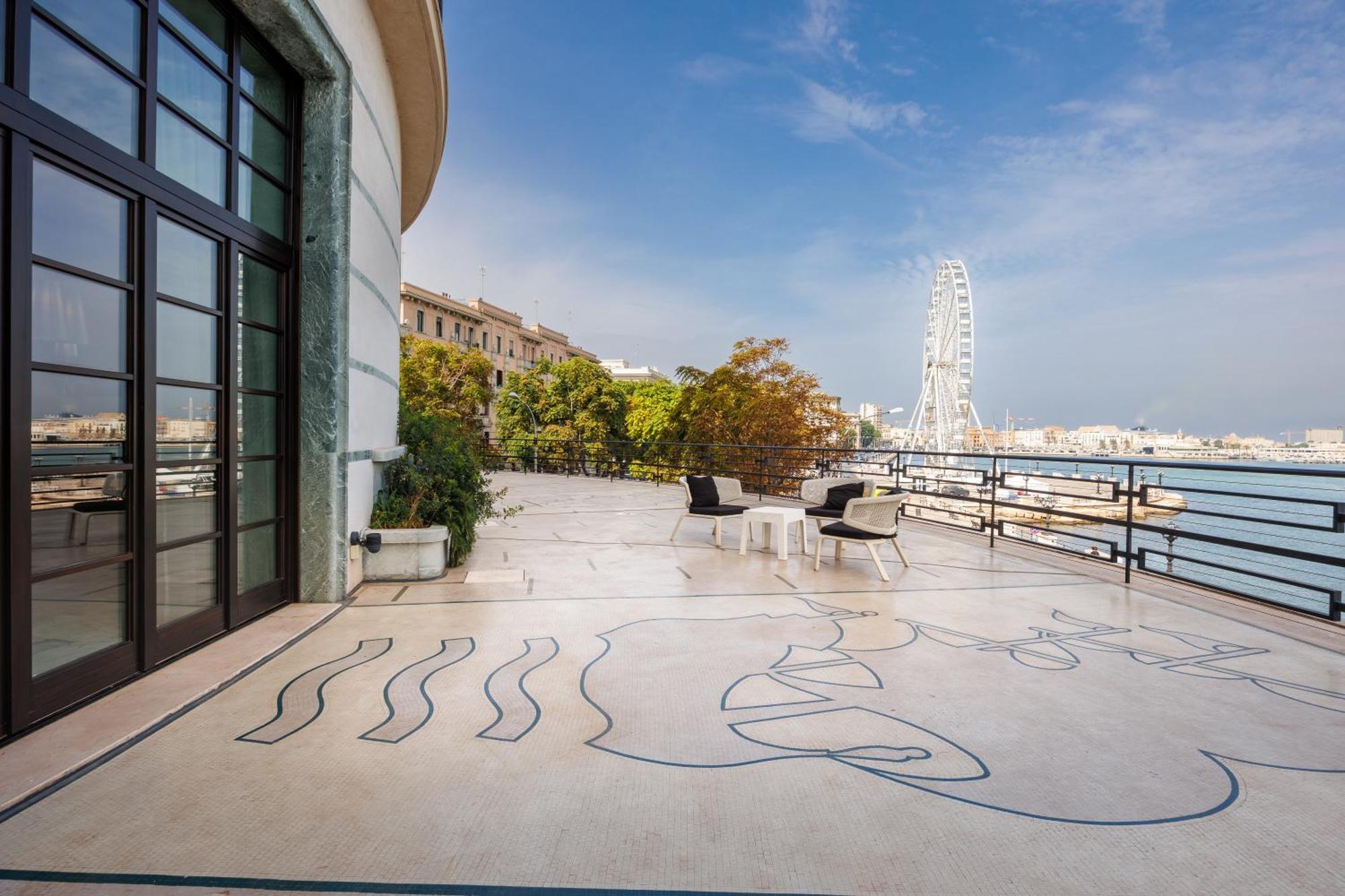iH 호텔 바리 그란데 알베르고 델레 나지오니 외부 사진 The terrace of the museum